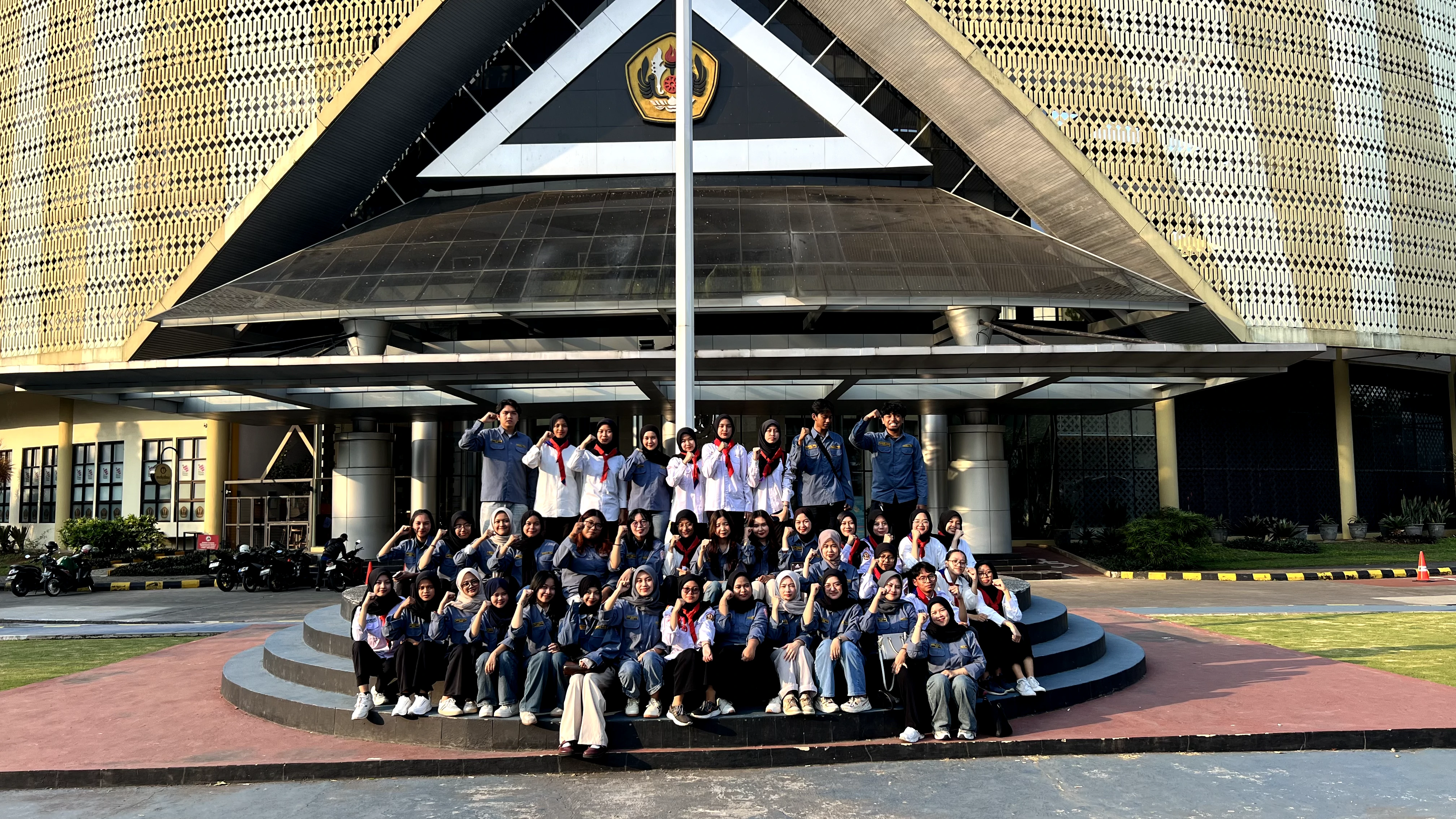 Studi Banding foto 4